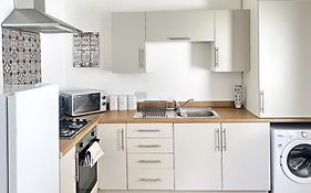 3 Bedroom House Near Liverpool Football Stadium
